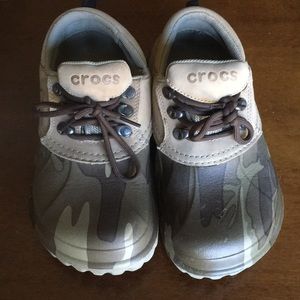 Vintage Crocs Camo Laceup Mens size 6 Womens size8